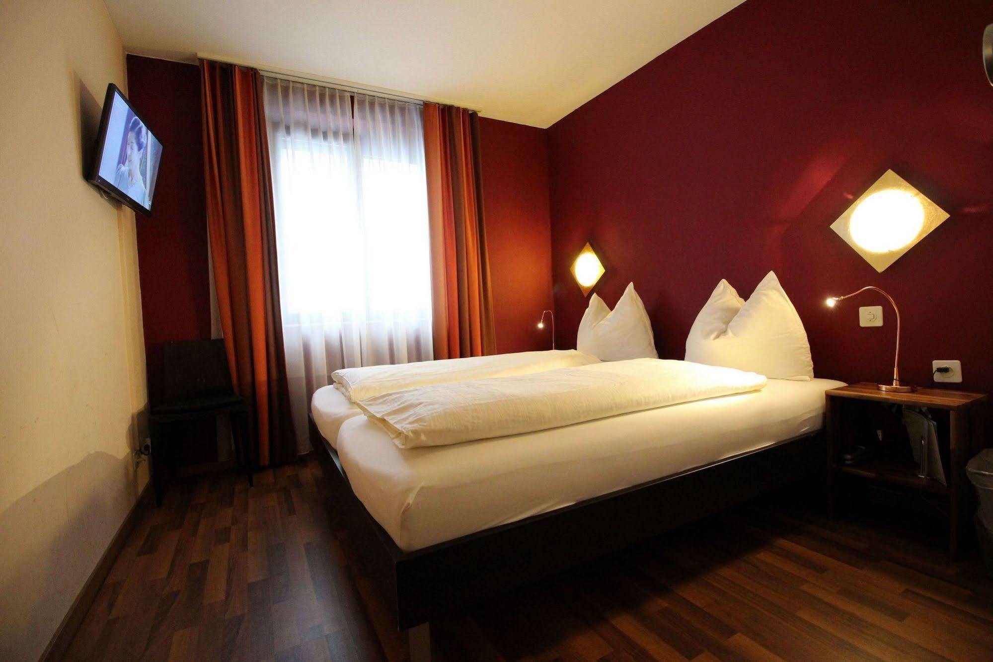 Hotel Falken Lucerne Ruang foto