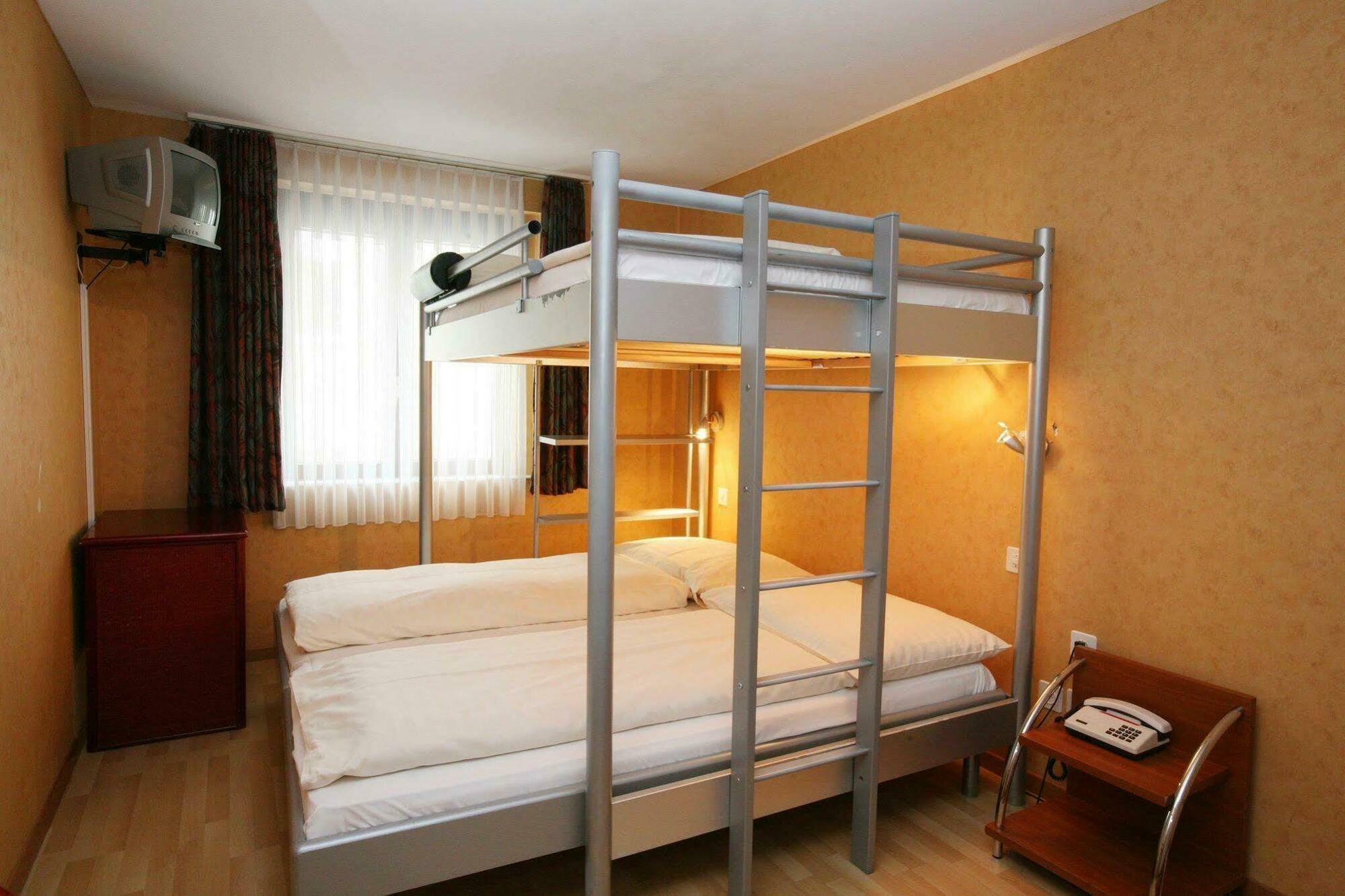 Hotel Falken Lucerne Ruang foto